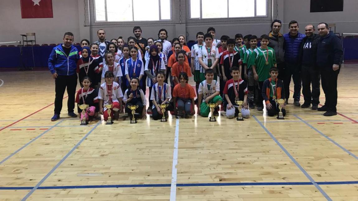 Badminton Küçükler Kız Mahalli Turnuvasında İl Üçüncüsü Olduk
